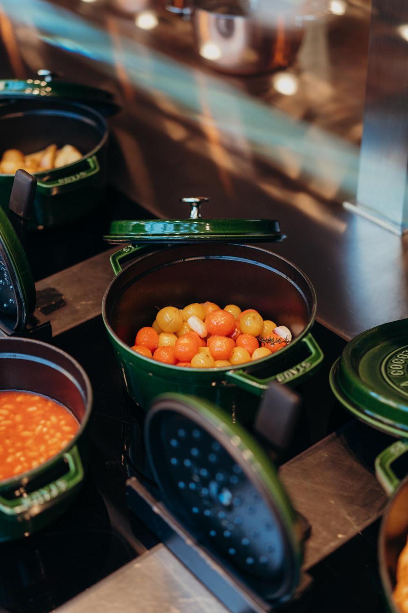 Готель Sly Берлін Екстер'єр фото A Le Creuset cast iron pot