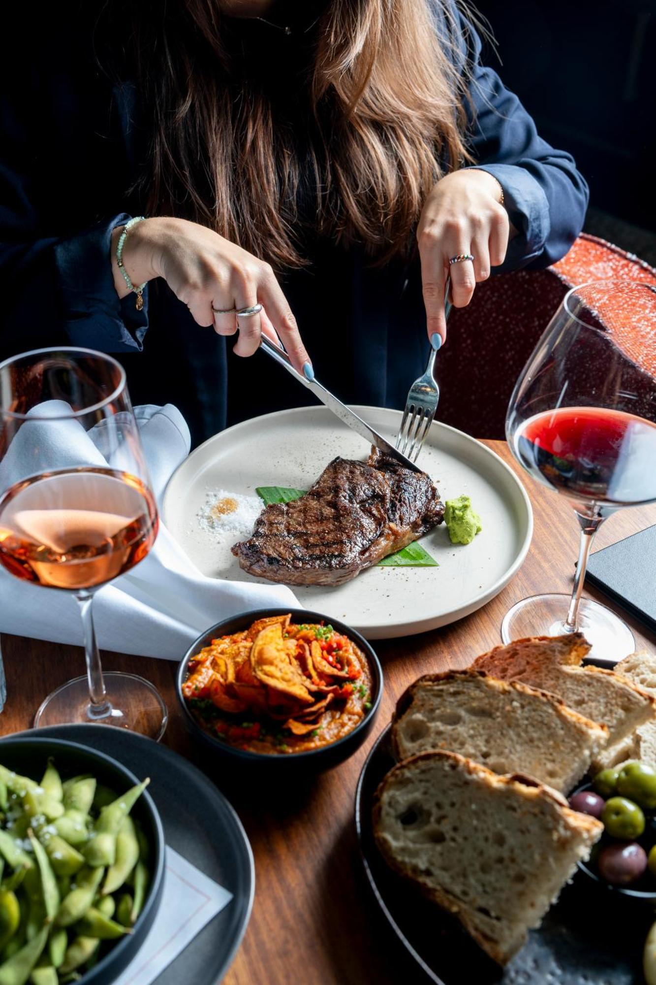 Готель Sly Берлін Екстер'єр фото A steak at the restaurant